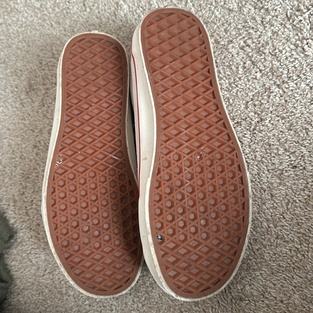 Vans - Picture 2 of 7